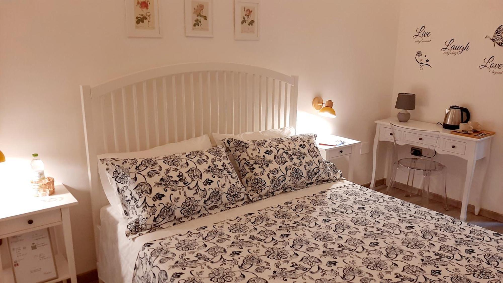 Il Poggiolo Fiorito Otel Taranto Dış mekan fotoğraf